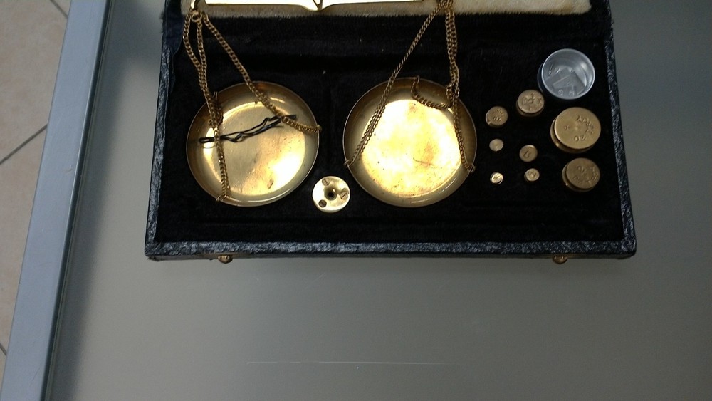 Vintage solid scale weight Set Bronze