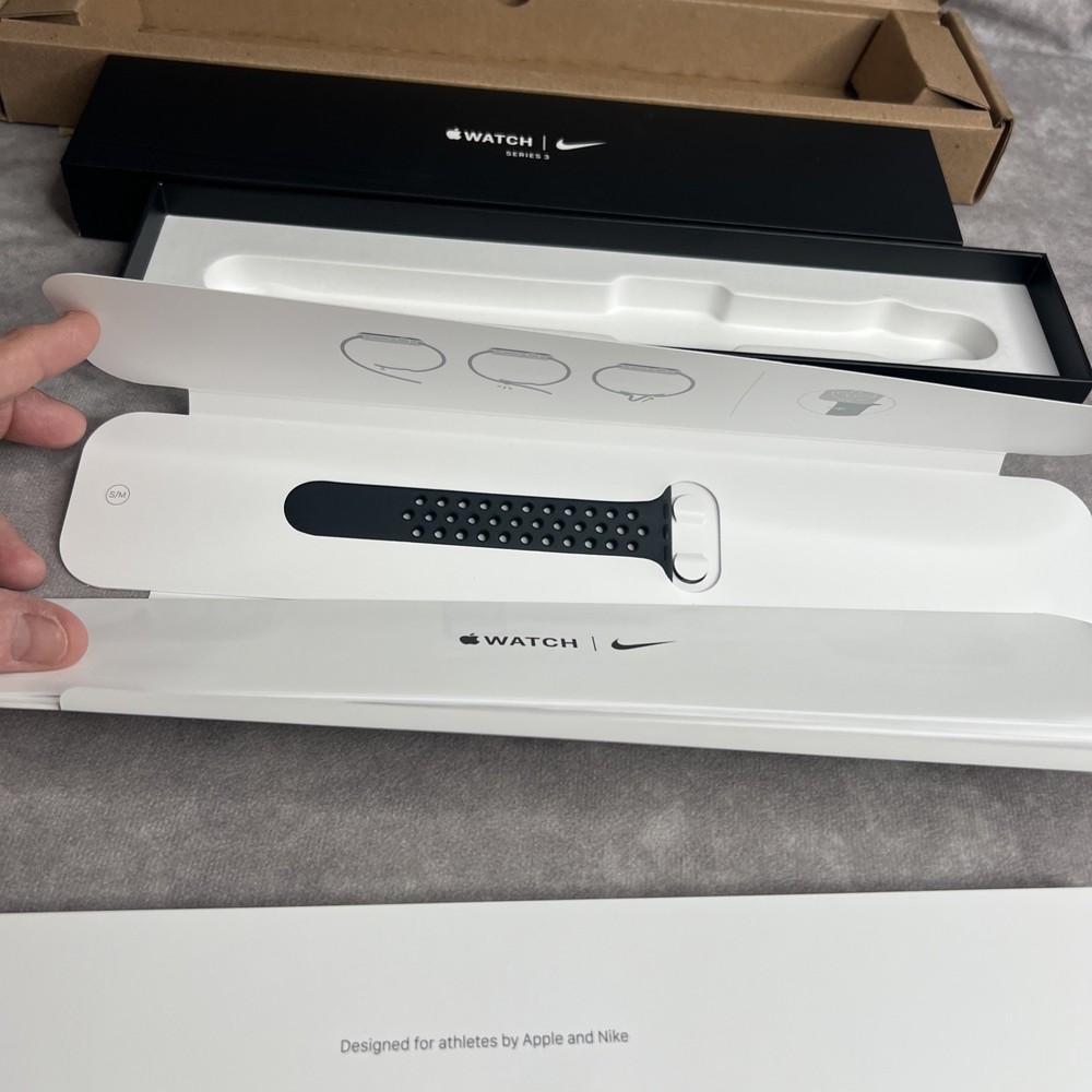 Apple Watch Series 3, 42 mm - EMPTY BOX ONLY