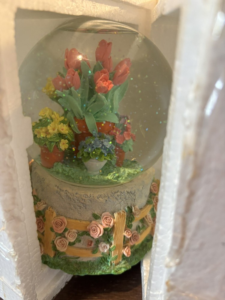 Flower Pot Snow Globe
