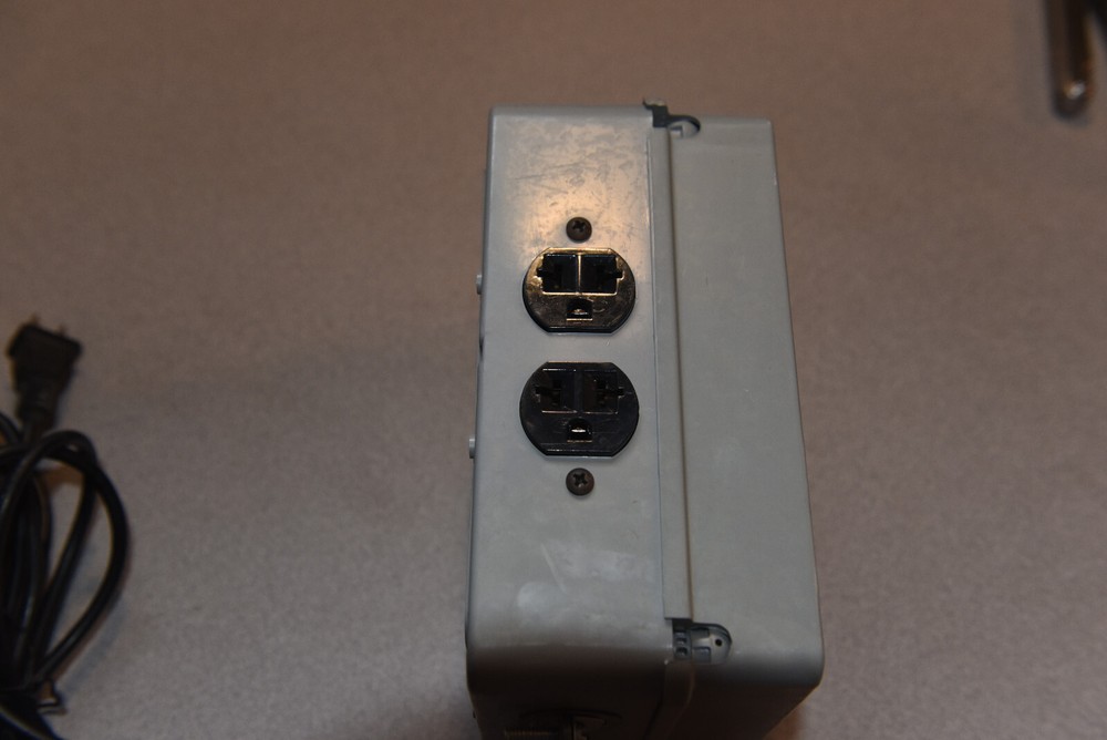 Titan Controls Spartan Series 4 Light 240V Controller w/120V trigger cable