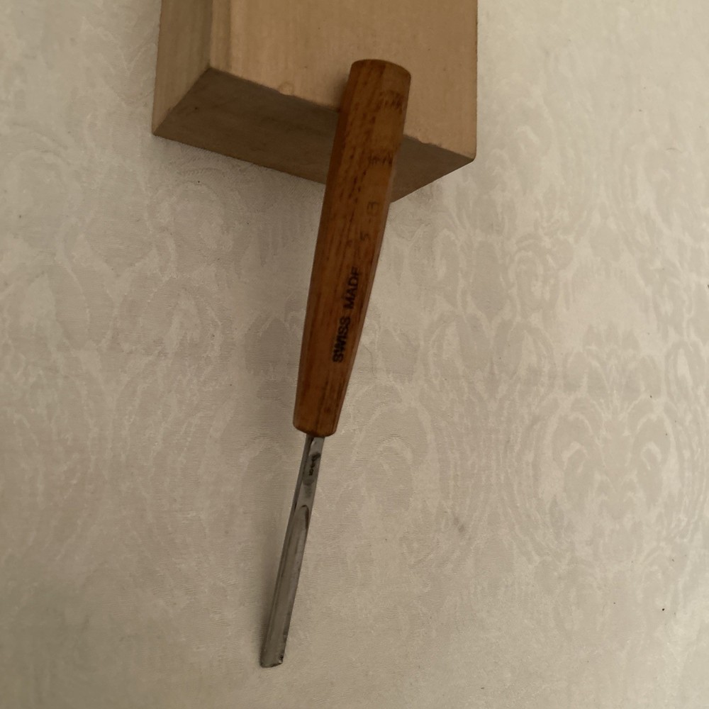 Pfeil Swiss Made 5 / 8mm Intermediate Size Carving Gouge Sharp