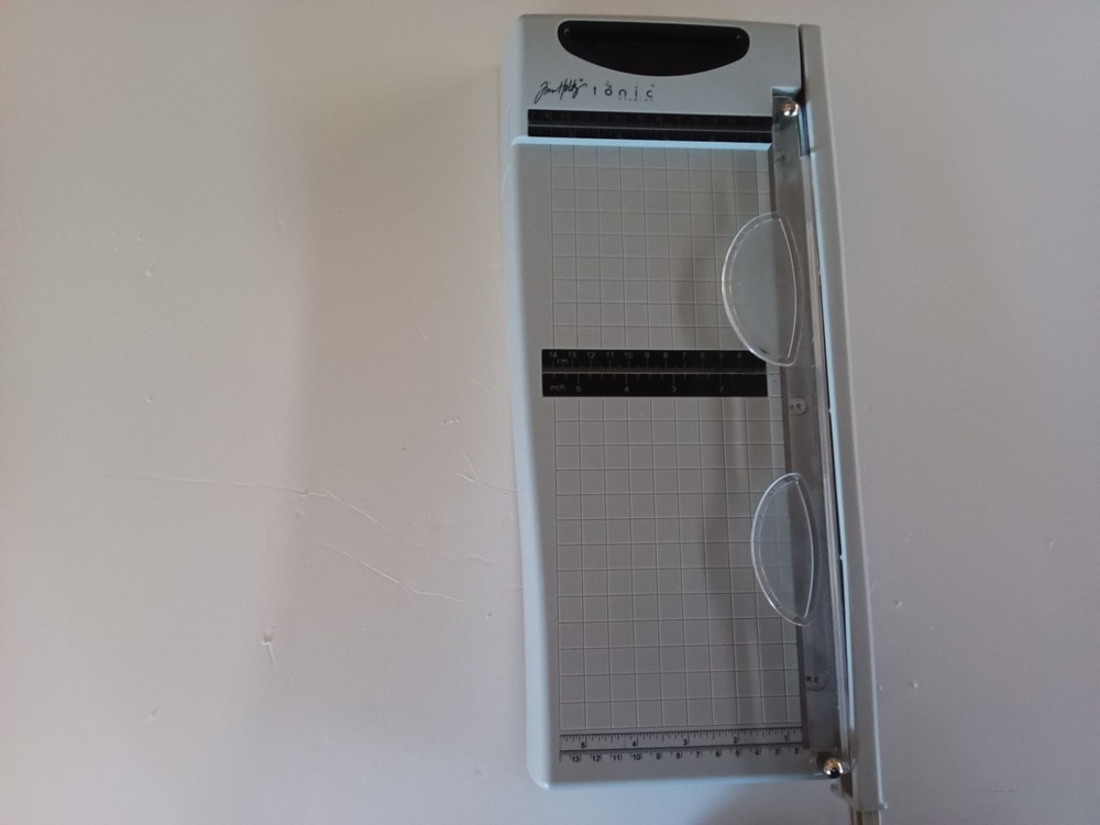Tm Holtz Ionic paper cutter