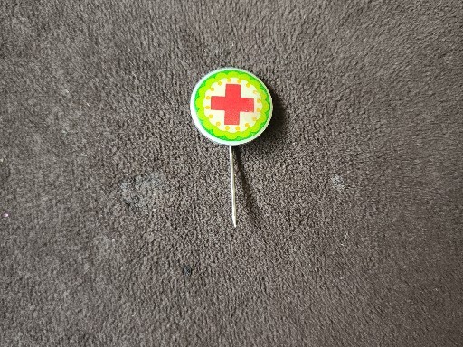 Vintage Red Cross Button / Pin