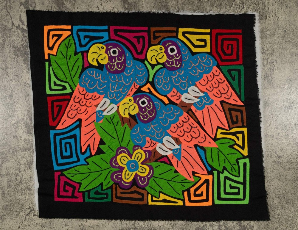 Panama Parrot Trio Mola