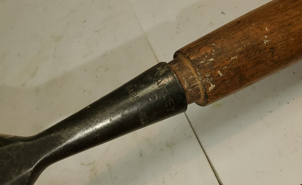Vintage STANLEY D Made In Usa Beveled Edge 1" Socket Chisel