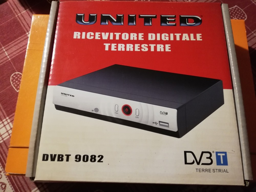 UNITED 9082 - DVB T1 - Digital Earth Decoder with Remote Control - Black and White