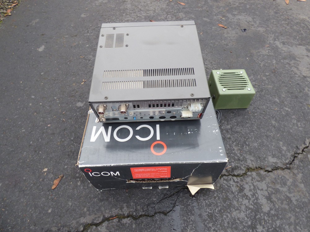 Icom IC-726 transciever w/external speaker