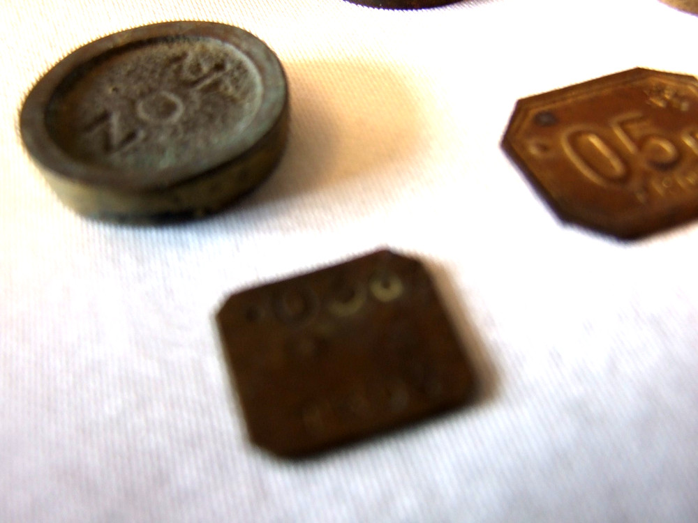 SMALL BRASS VINTAGE SCALE WEIGHTS X 6