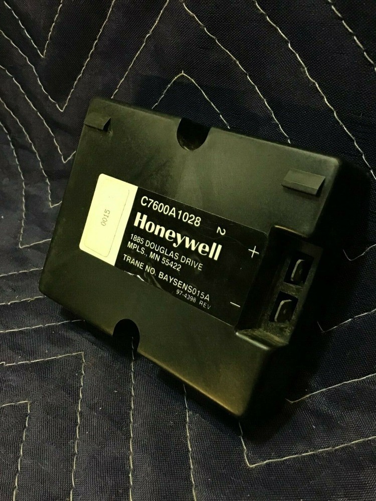 Honeywell Trane C7600A1028 Solid State Humidity Switch Sensor Black - Used