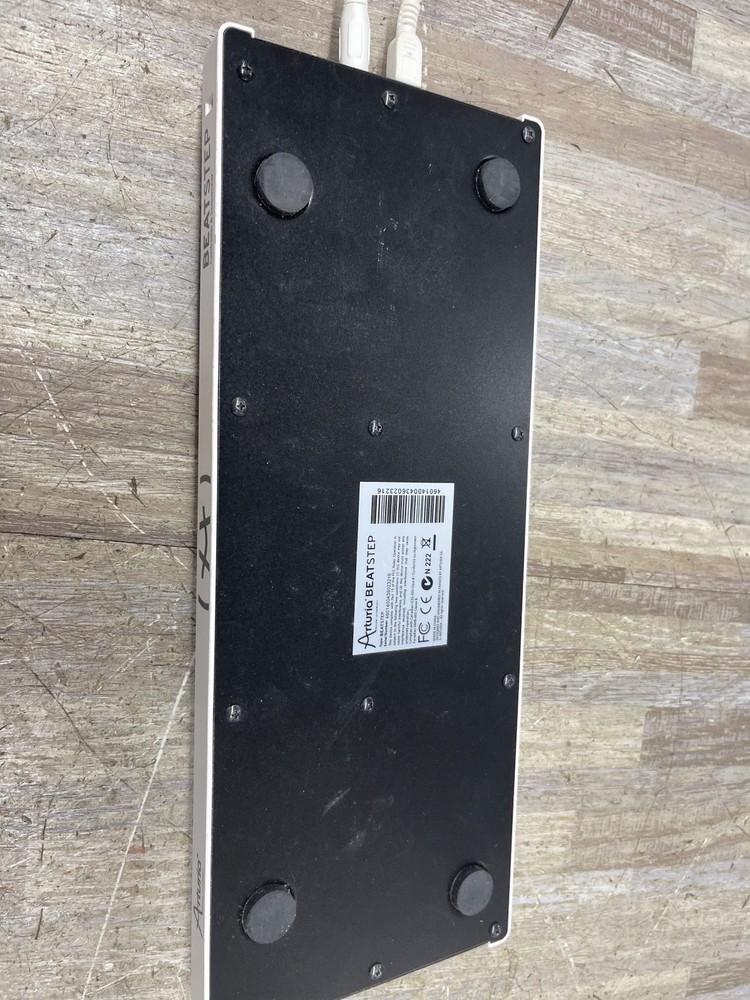 Arturia BeatStep White MIDI Controller & Sequencer w/ USB Cable - Clean