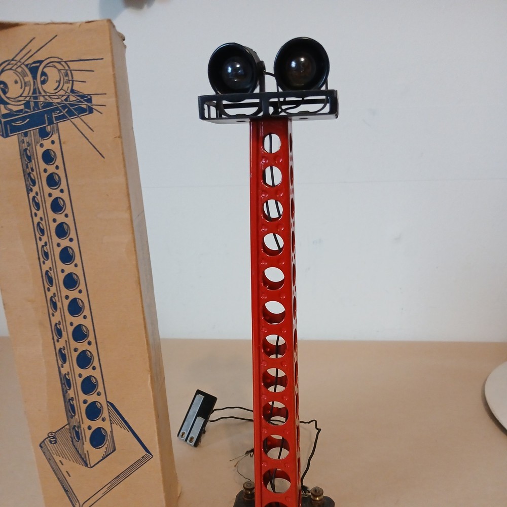 Louis Marx No. 416-A Floodlight Tower w Original Box
