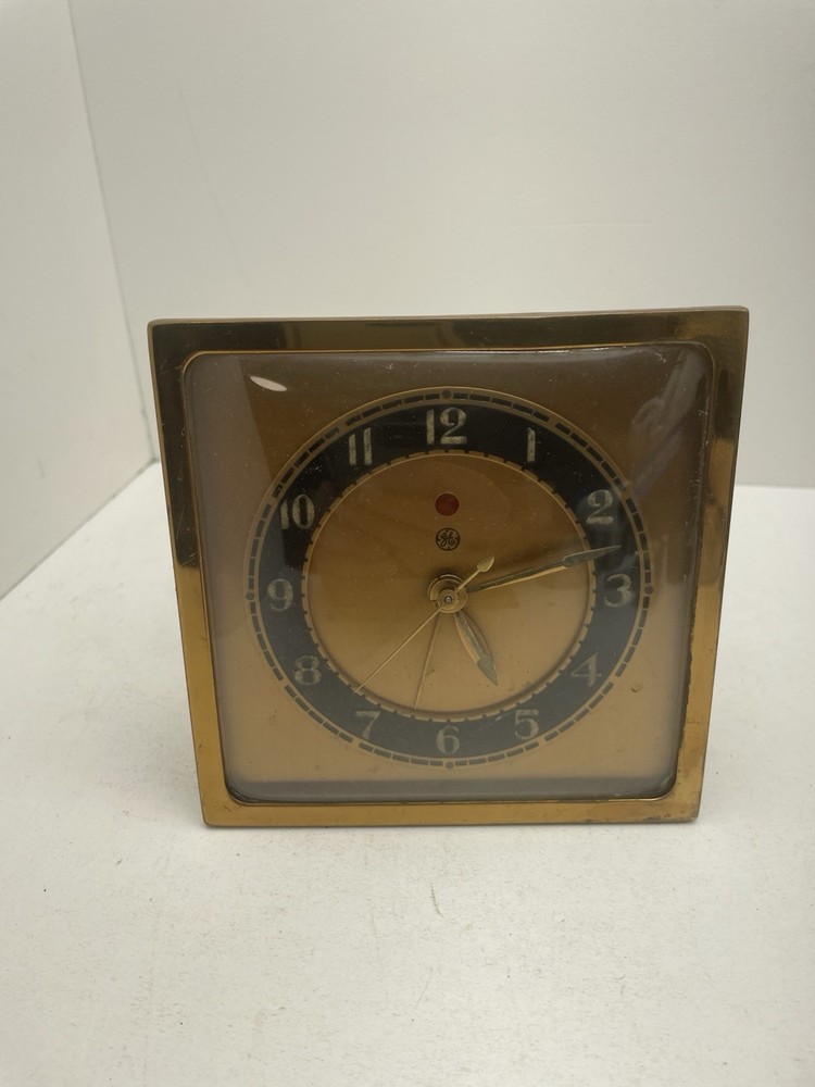 Vintage General Electric Clock Model: 7F54