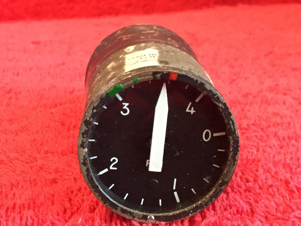 BENDIX 1 1/2" HYDRAULIC PRESSURE INDICATOR P/N 25101-A37B-1-B1