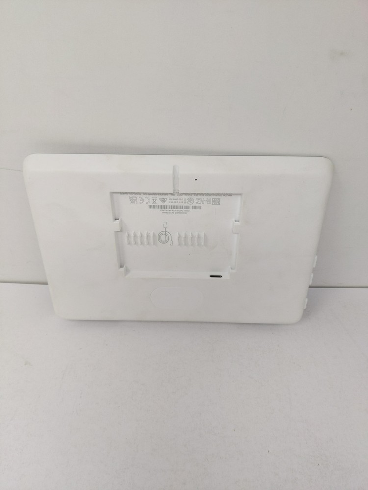 DEFECTIVE/CRACKED SCREEN Amazon Echo Hub 8 G3D