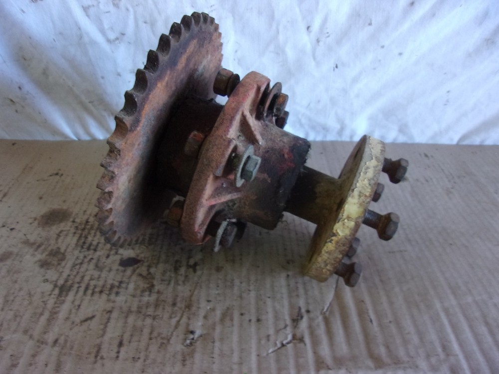 gehl 2500 - wheel hub assembly w/ drive spocket