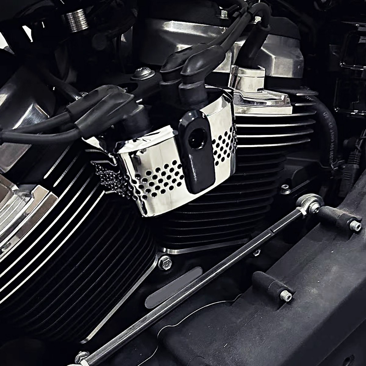 Chrome Metal gnition Coil Cover For Harley Softail Street Bob Breakout 18-22
