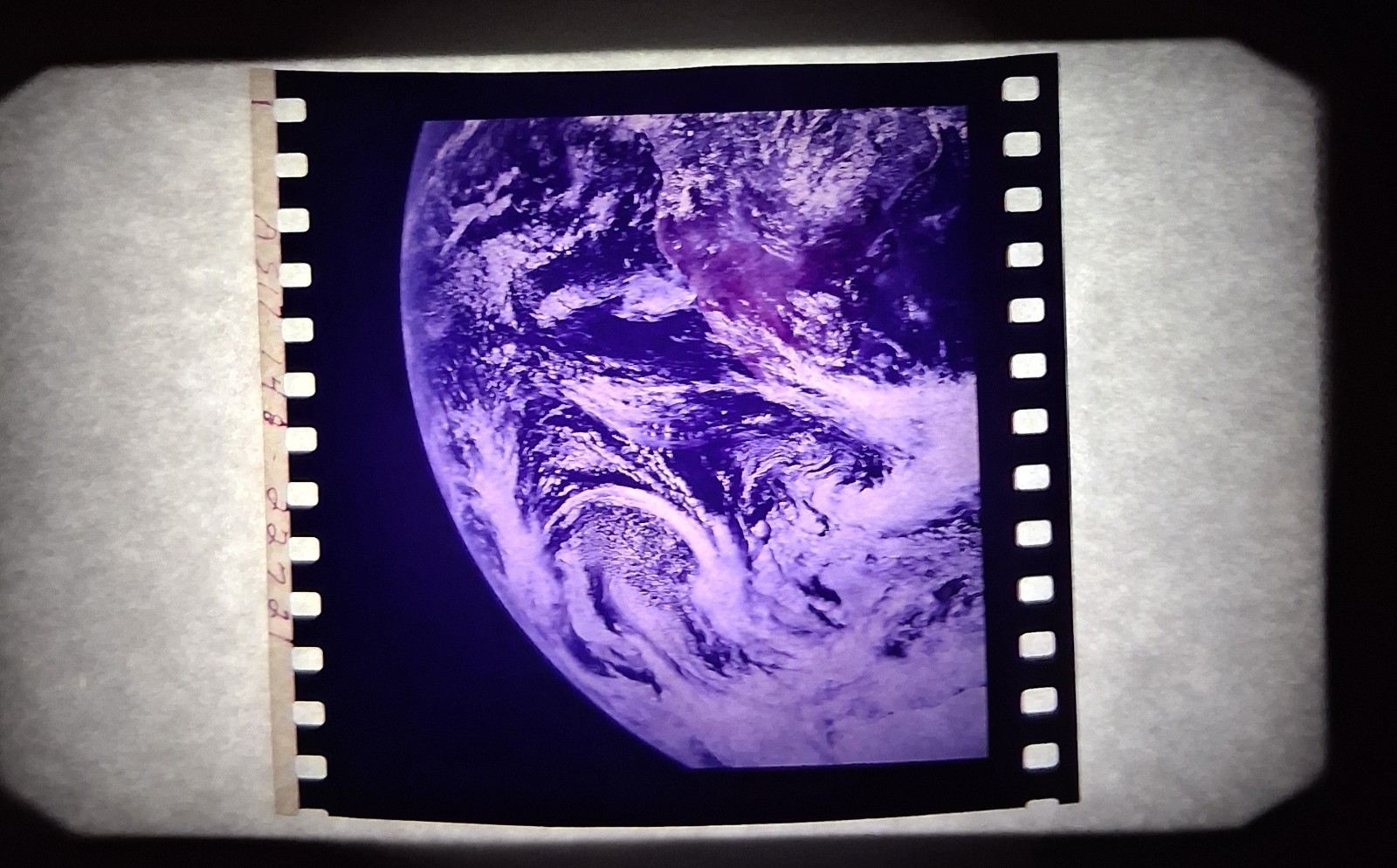 VINTAGE NASA APOLLO 17 70MM FILM CUTOUT AS17-148-22721