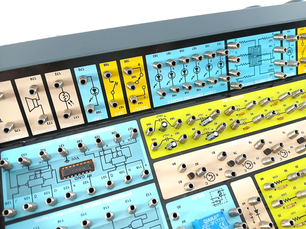 Maxitronix ELECTRONIC LEARNING LAB With 200 Educational Wiring Projects COMPLETE