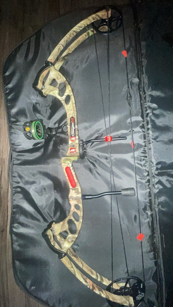 PSE Stinger x 70lbs. Compound Bow Camo With Case