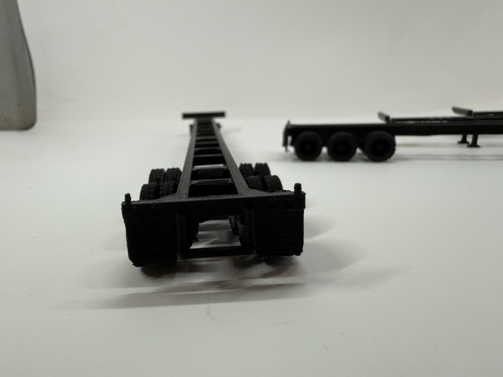 Ho Scale 53ft tri axle Container, Chassis