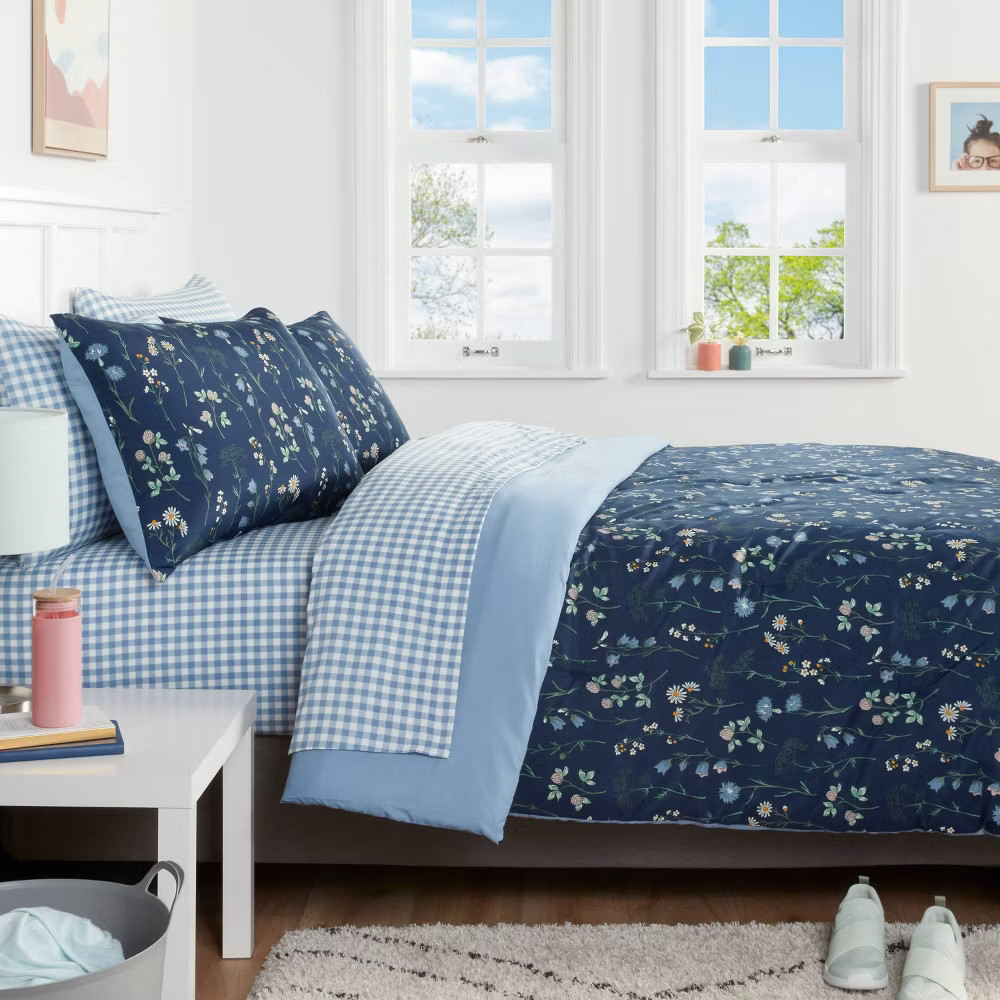 7pc Queen Floral Printed Microfiber Reversible Comforter & Sheets Set Navy -