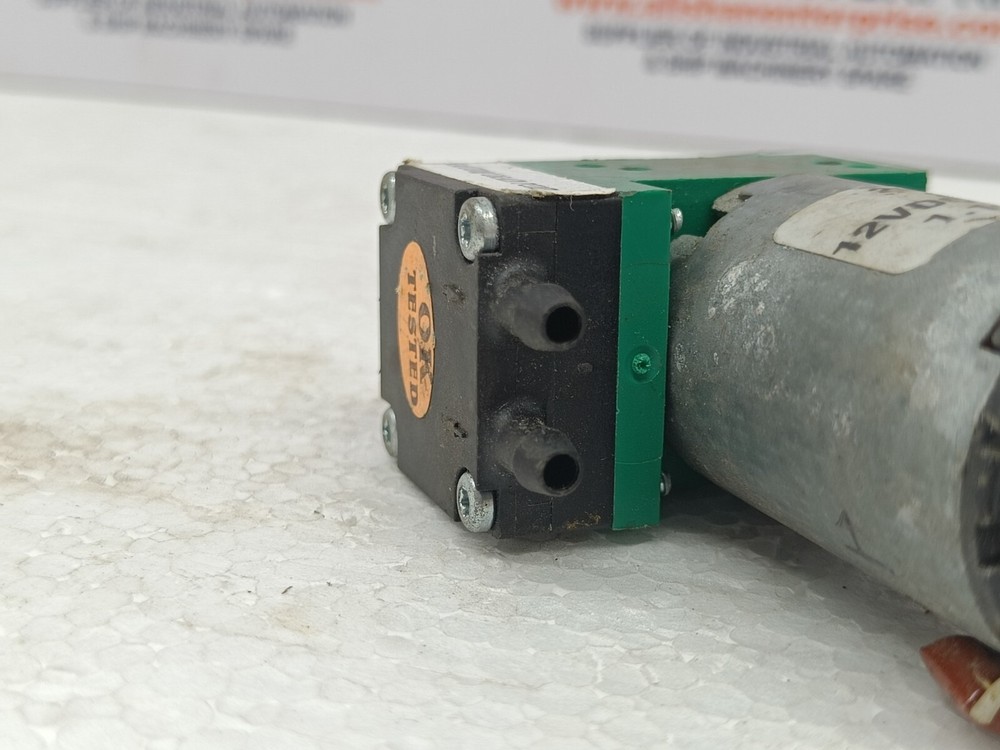 Thomas 5002F 5300-1002 Liquid Diaphragm Pump Voltage 12V DC *WORKING*
