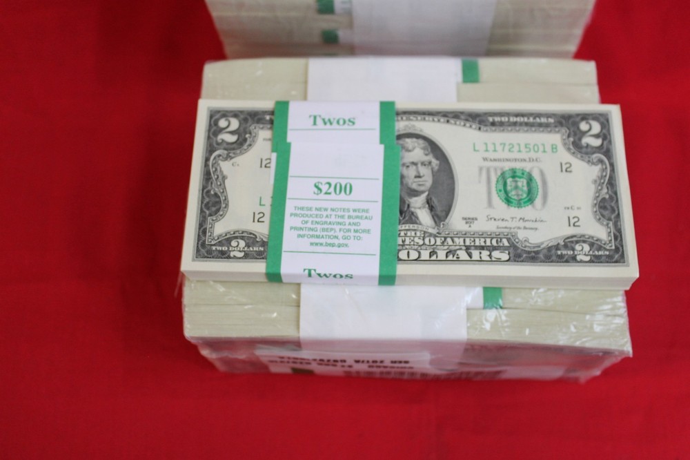 100 $2 DOLLAR BILLS NICE COMPLETE BEP FULL STRAP 100 CONSECUTIVE $200 FACE VALUE