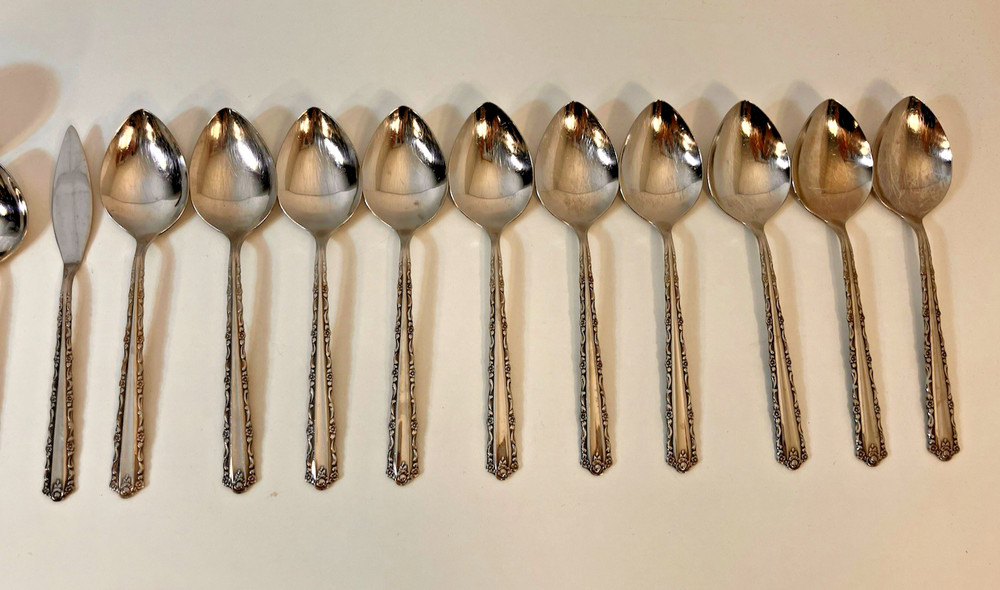 Lot Oneida Cherie Stainless Flatware