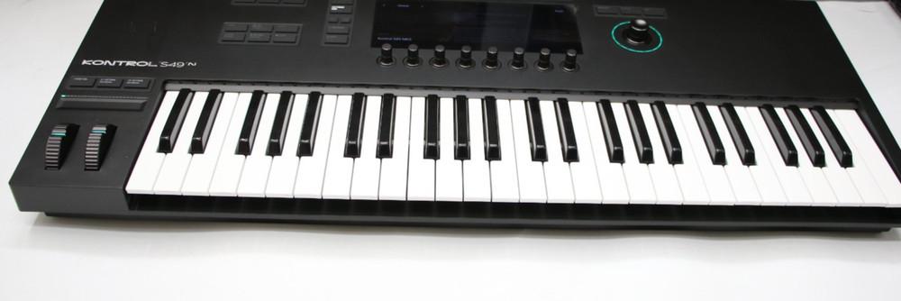 Native Instruments Kontrol S49 MK3 Keyboard Controller *READ*