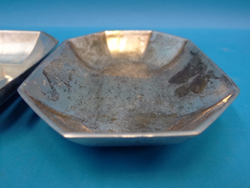 Lot of Two Metal Brass Silverplate Unmarked Soap Dishes Bowls Bathroom Décor