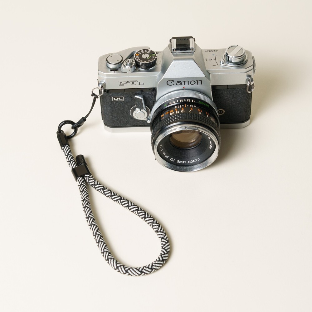 Camera Photo Wrist Strap White/Black Y-Pattern Adjustable Quick Release