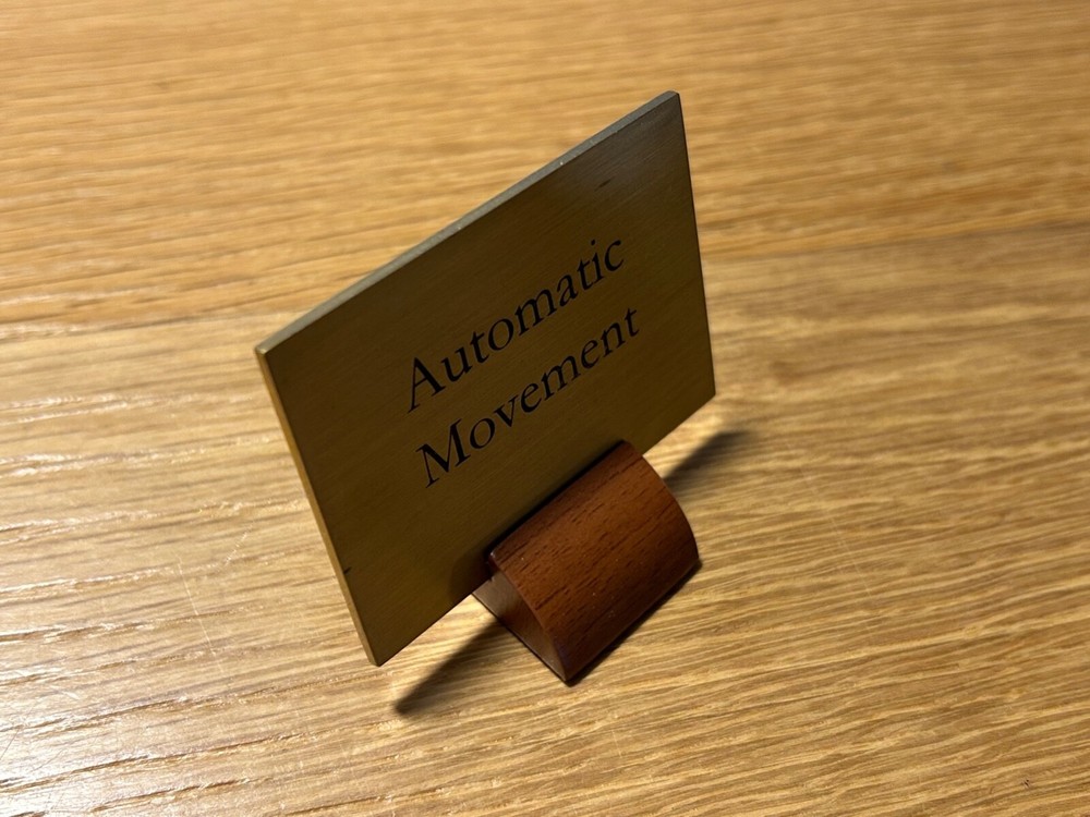 Exhibitor Stand Plaque - Model AUTOMATIC MOVEMENT
