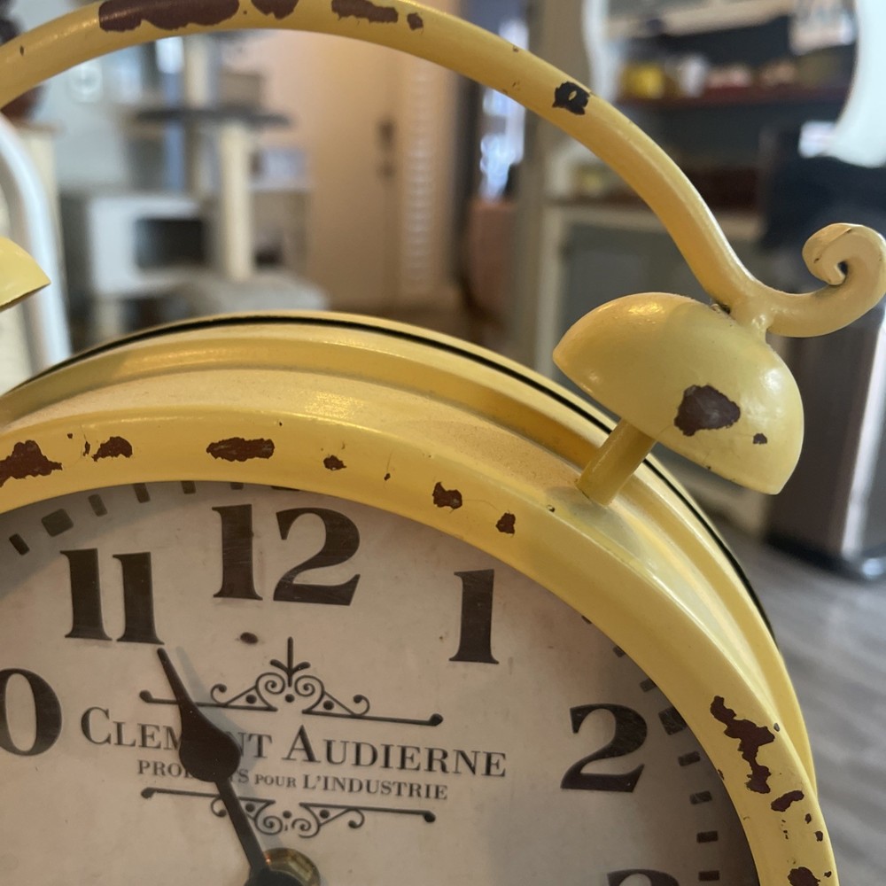 Clock - Distressed - Yellow - Quartz - Working. Clement Audietn