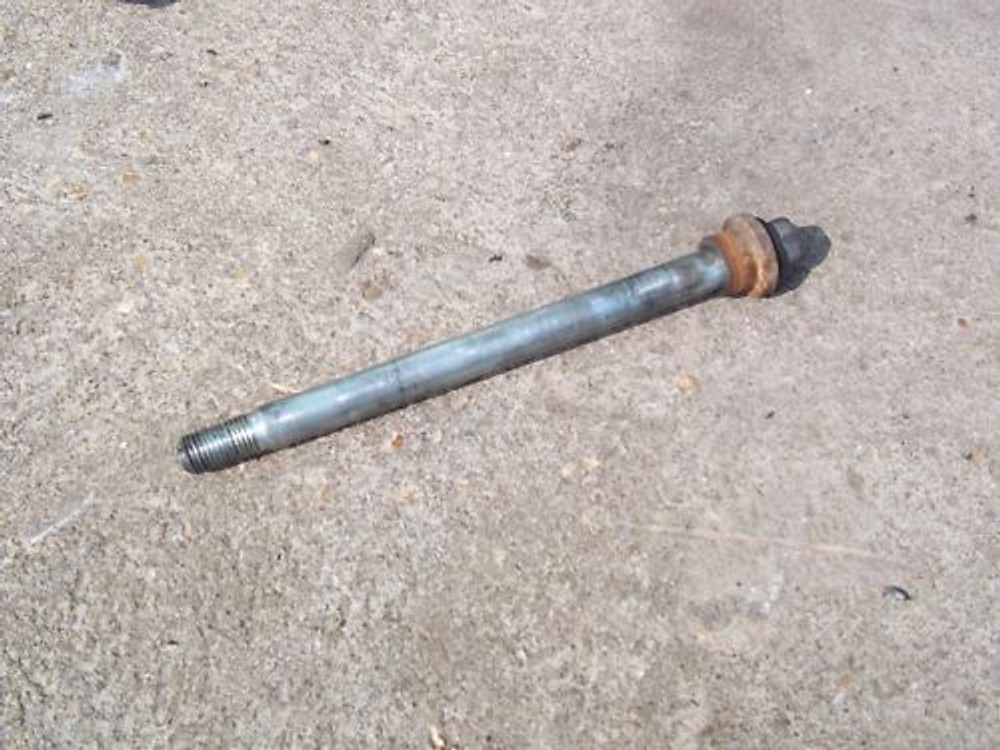Yamaha SR125 front spindle