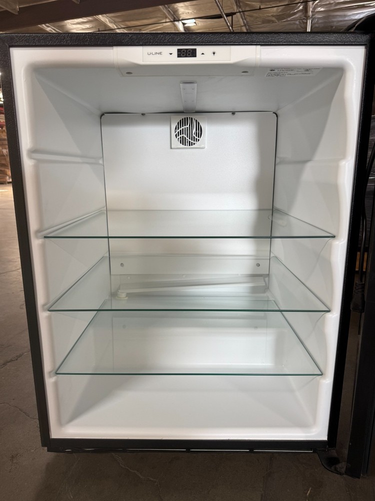 Uline UADA24RGLINT00A 24" Undercounter Refrigerator – Display Model