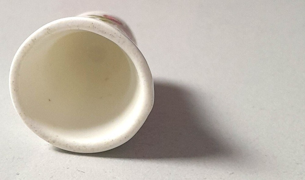 Decorative Thimble : Bone China : Strawberries .