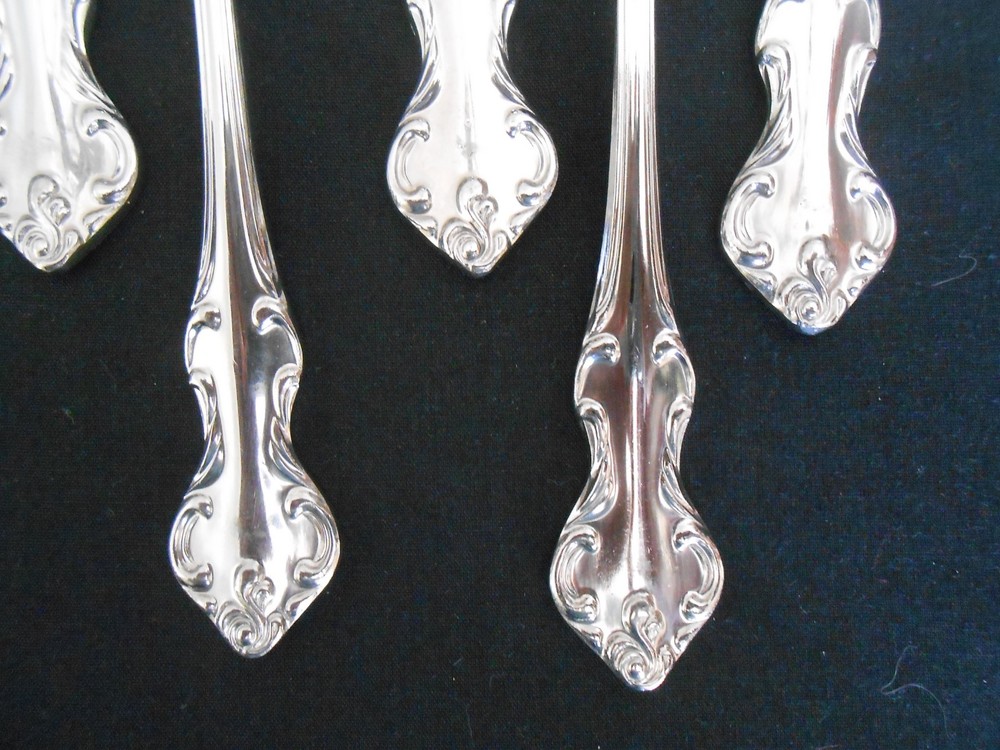 11 STAINLESS FLATWARE TEASPOONS 6 1/4" JAPAN UNKNOWN PATTERN LINE SCROLLS