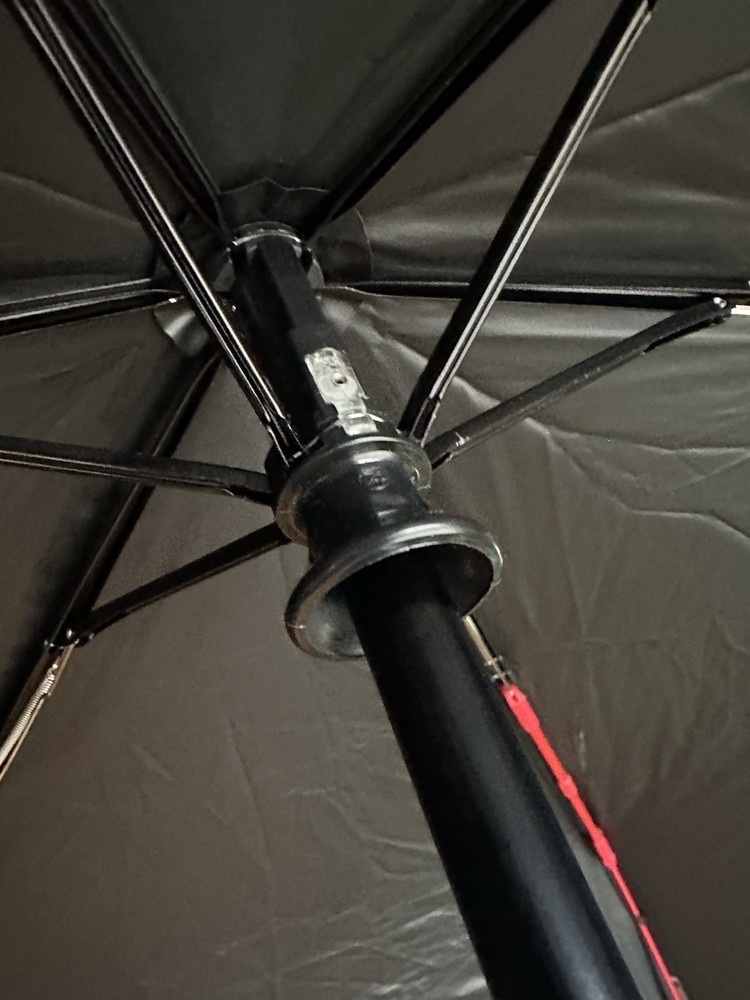 Rare Tumi Umbrella Pristine Condition! Medium. Push Button CLOSE! 💥