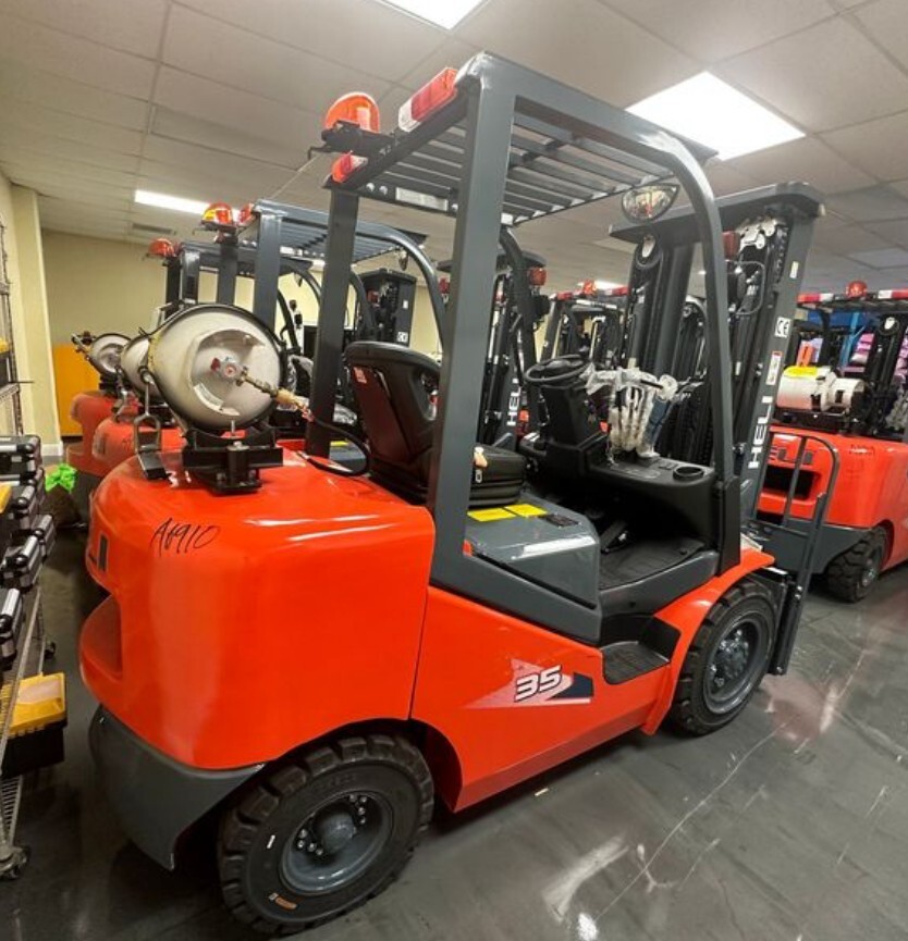 HELI CPYD35 FORKLIFT - 7000 LB