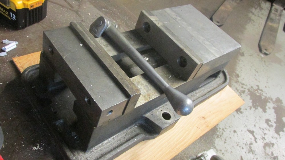 Kurt D60 Precision Machine Vise 6" Open x 6" Width with Jaws and Handle