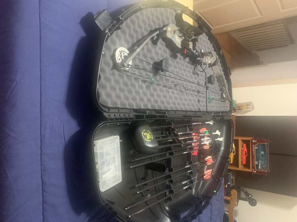 compound bow right hand 70lbs with arrows and tips