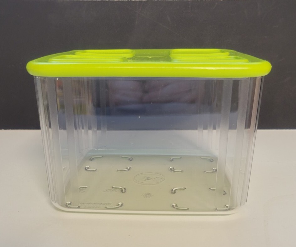 Tupperware 3355 Clear Mates 1.6 L Square Stackable Container w/ 6860 Green Lid