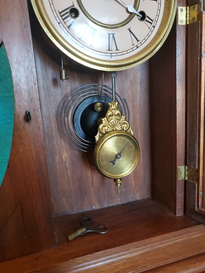 New haven clock Co. 8 day time & strike clock oak case with original finish Work