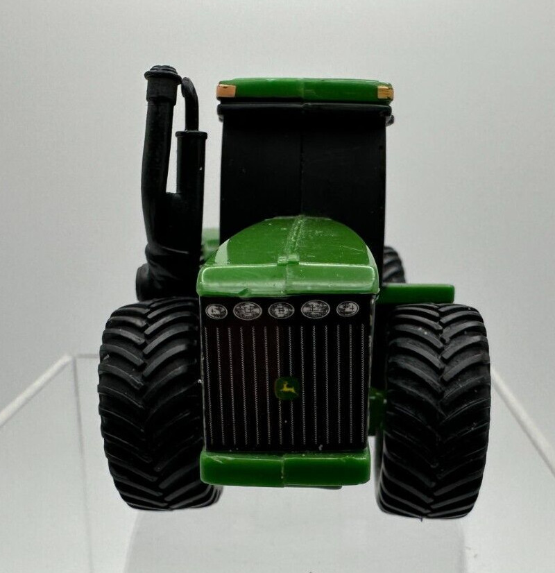 Ertl Collect and Play John Deere tractor