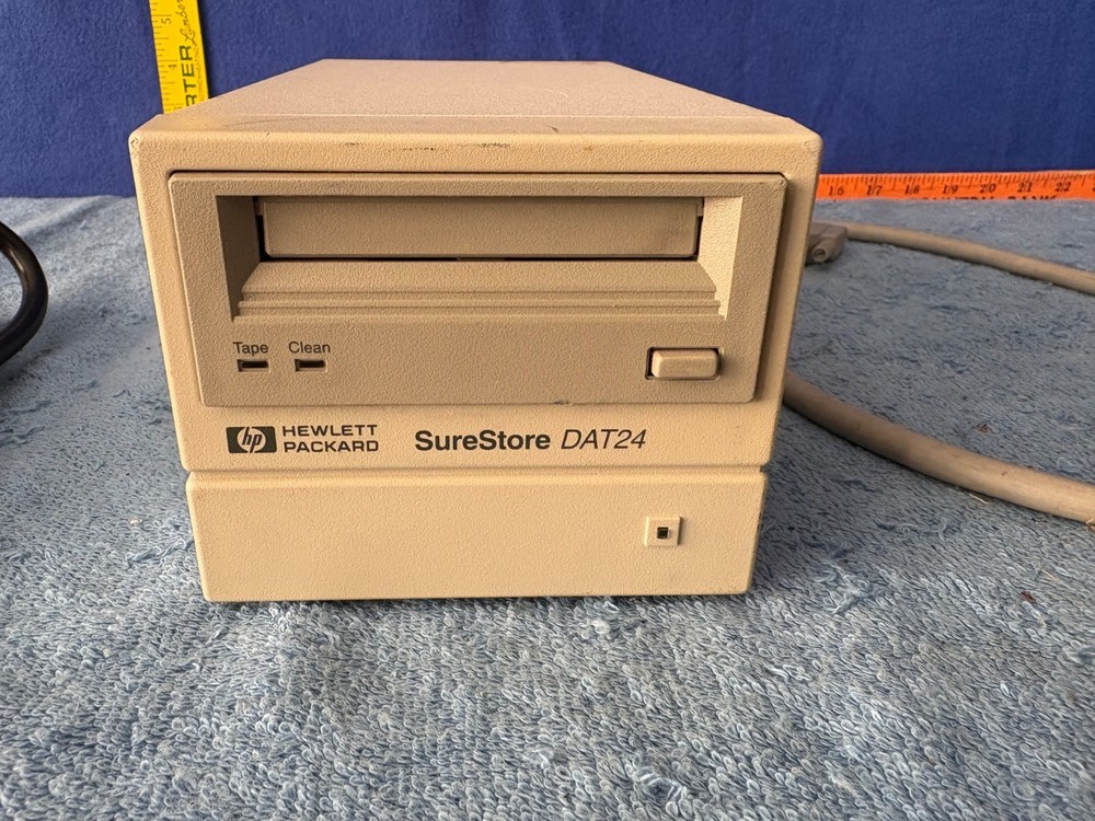 HP Surestore DAT24 External Tape Drive
