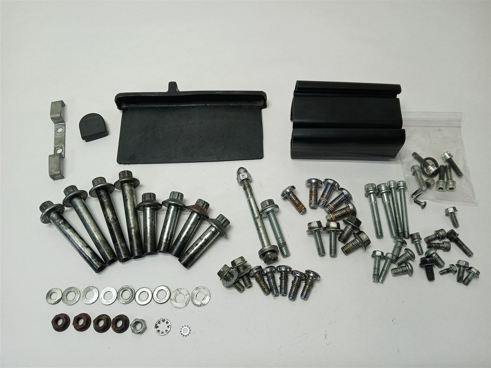 Harley-Davidson 2003 Softail Deuce Cylinder Head Engine Body Bolts Misc