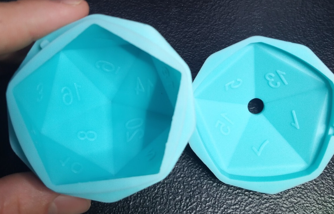 Loot Crate Dungeons & Dragons 20-Sided Die Ice Mold New