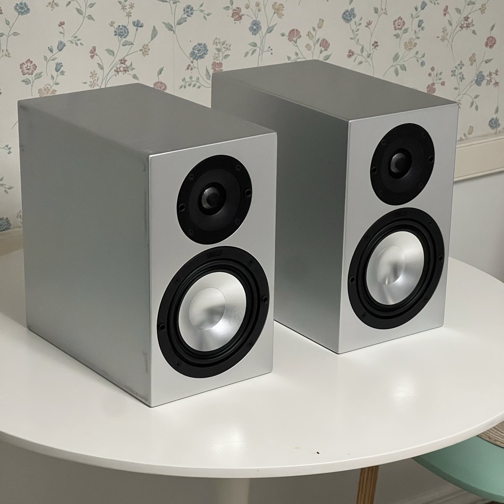 Canton  Karat  702 Bookshelf Speakers - Pair – Silver