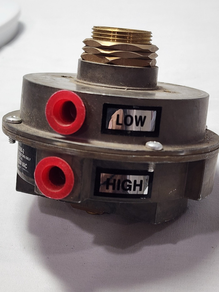 Bec Controls Air Pressure Proving Switch R72C1G -216