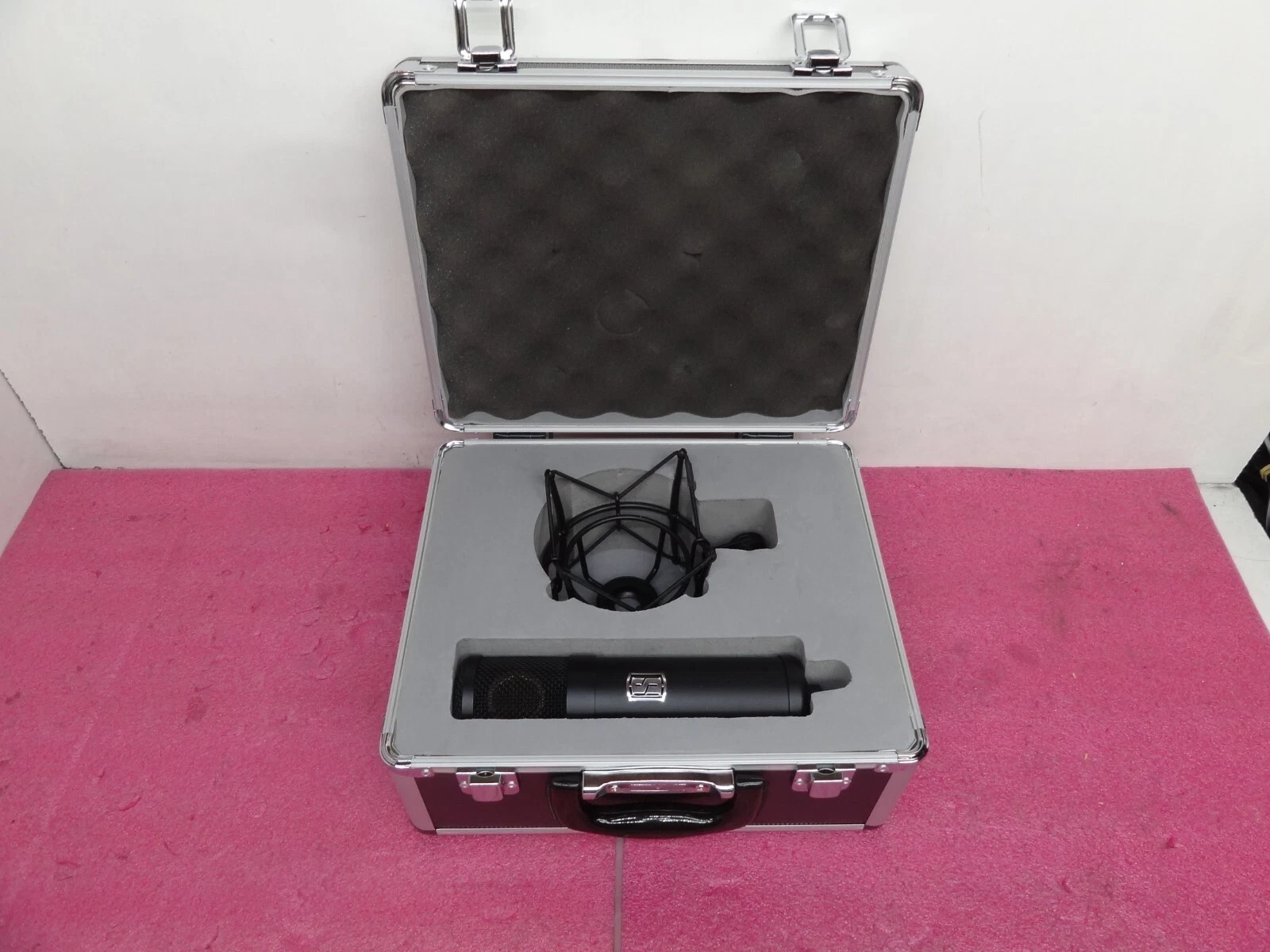 SLATE DIGITAL VMS ML-1 LARGE DIAPHRAGM MICROPHONE W/CASE & SHOCK MOUNT-BLACK T9